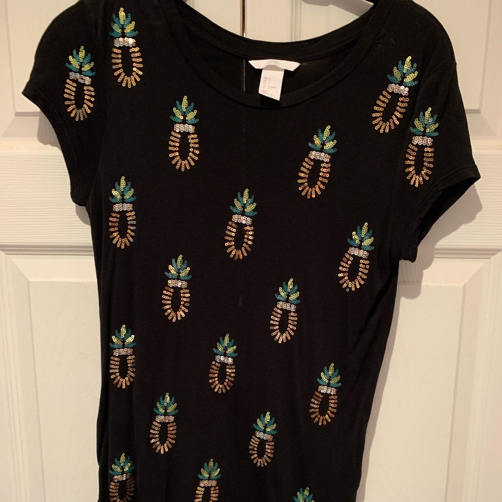 Womens fun tee with pineapple sequin design on front and back